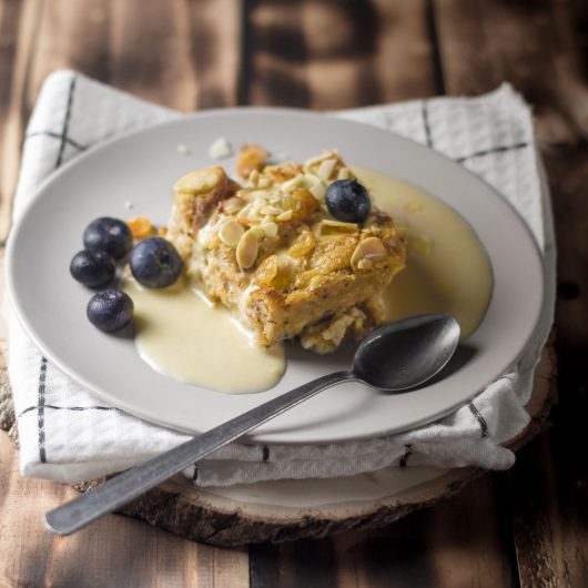 Bread pudding & custard sauce 